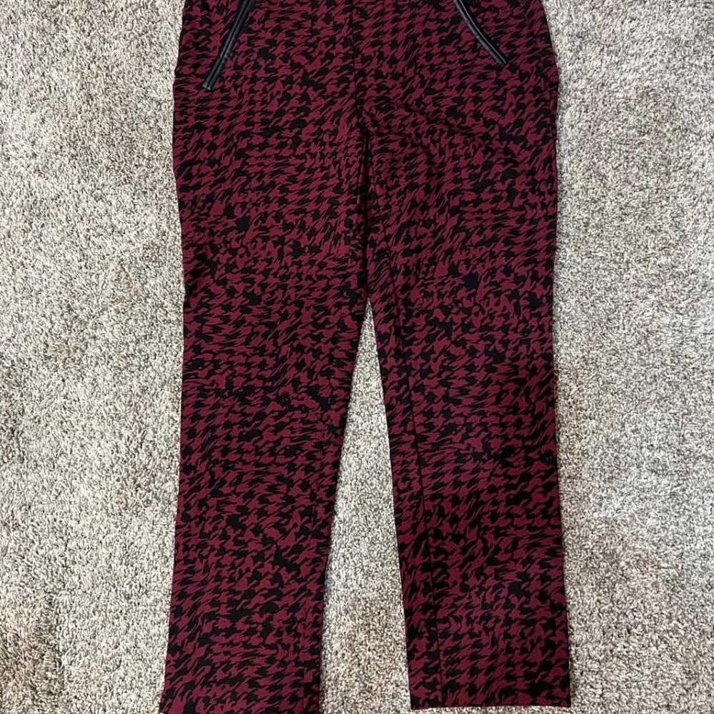 CHICOS BURGUNDY/BLACK ANIMAL STYLE PRINT JULIET PONTE PANTS